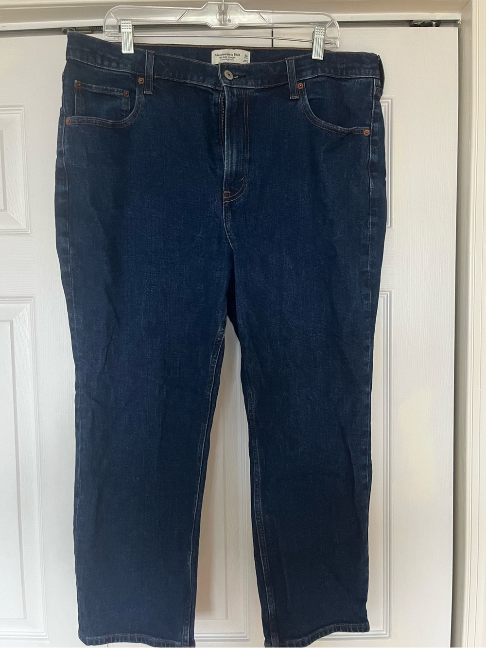 Abercrombie & Fitch Ultra High Rise Ankle Straight Jean- size 34 short